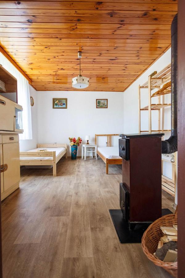 Chalupa Tesinov Protiwin Exterior foto